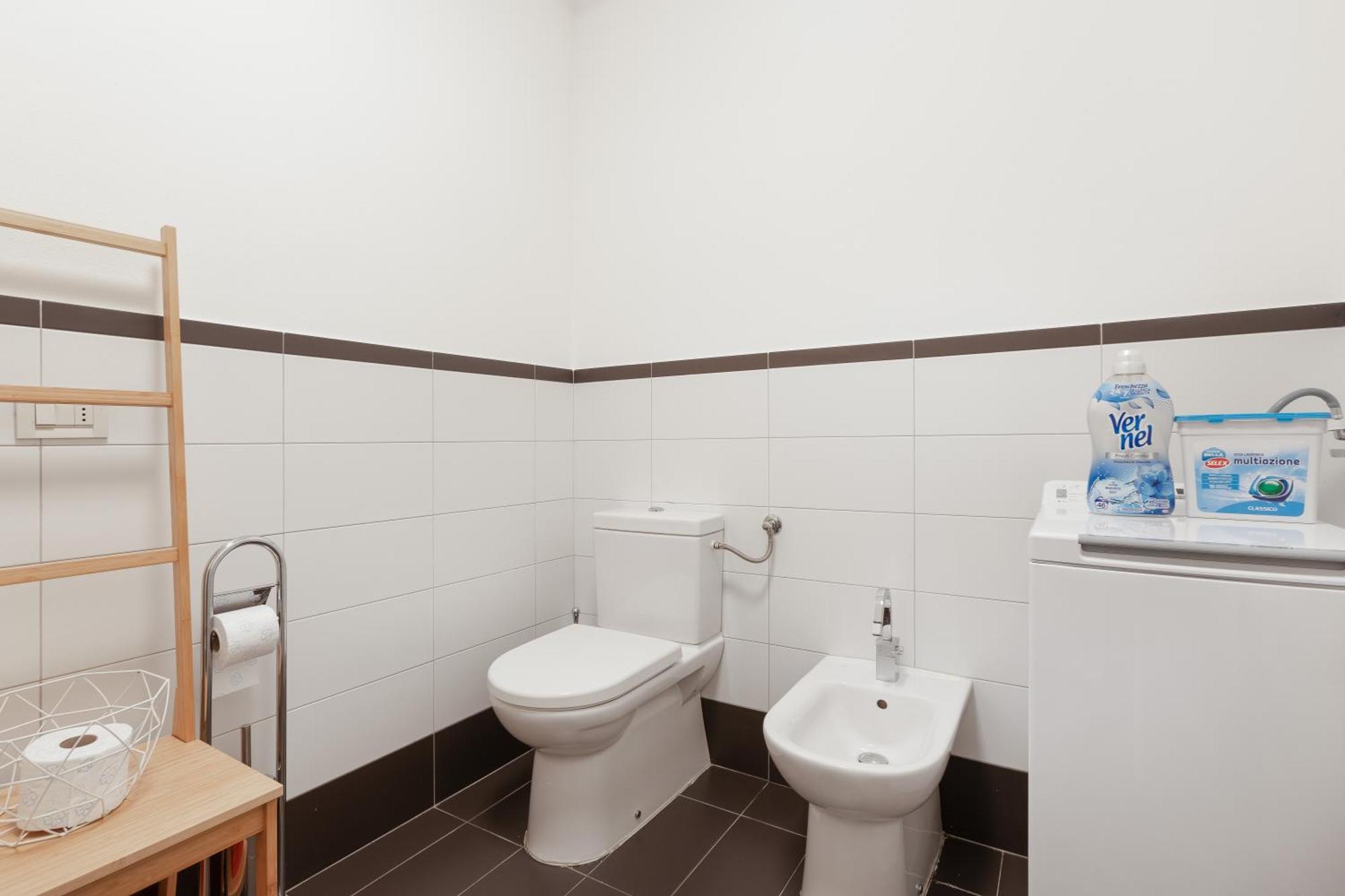 Suite Saba, Stile E Parcheggio In Centro A Trieste Exterior photo